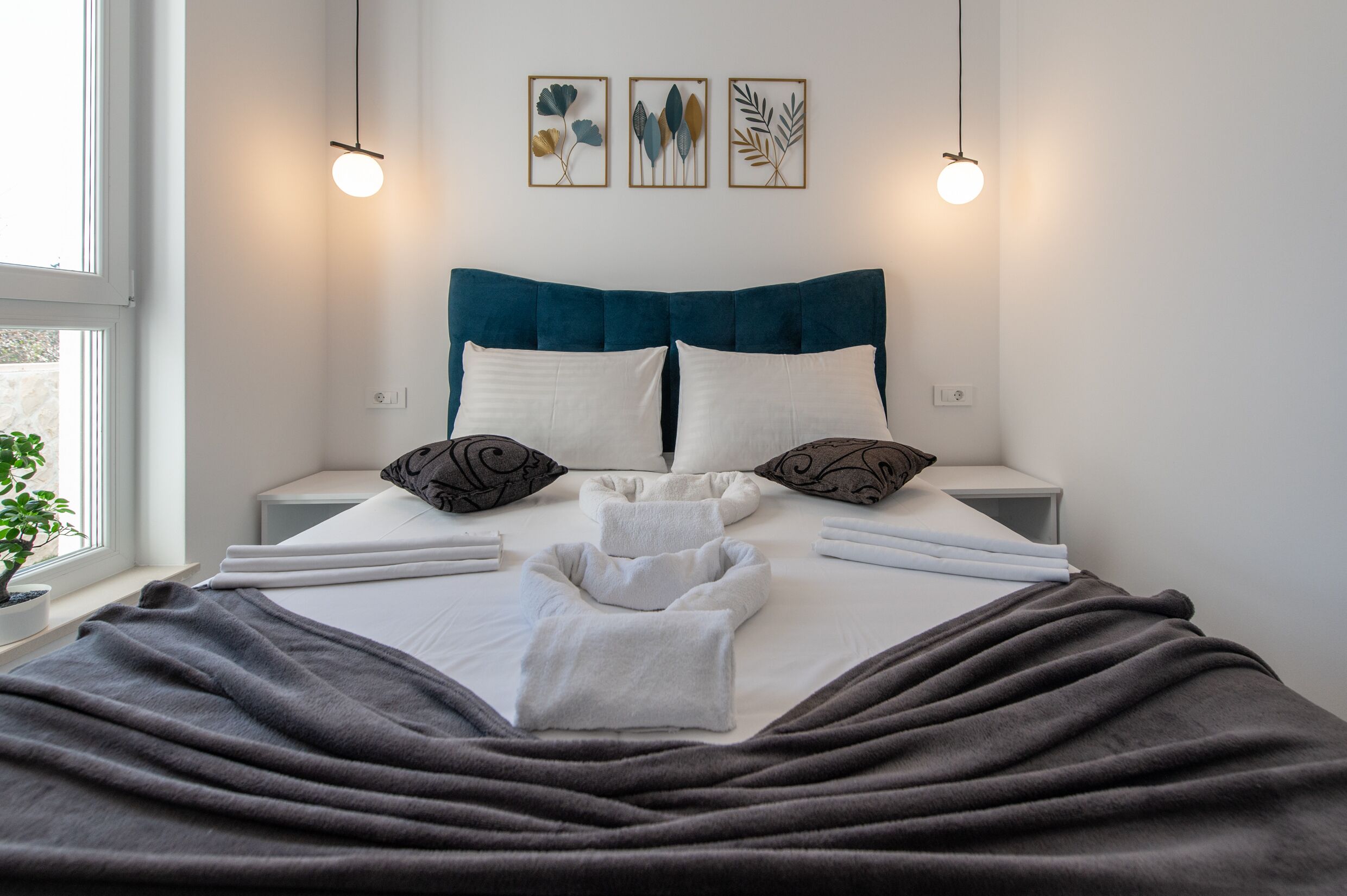 Deluxe Apartment, Non Smoking, Hot Tub | In-room safe, blackout drapes, iron/ironing board