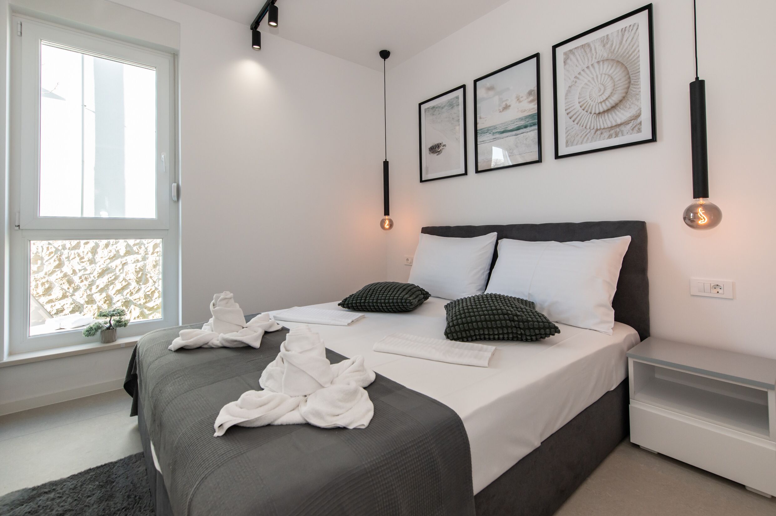 Deluxe Apartment, Non Smoking, Hot Tub | Blackout drapes, iron/ironing board, free WiFi, bed sheets