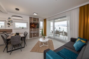 华丽公寓, 3 间卧室, 使用泳池 | 客厅 | 智能电视