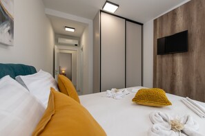 3 室のベッドルーム、セーフティボックス (室内)、アイロン / アイロン台、WiFi (無料)