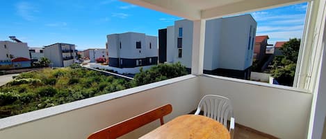 Appartement, 2 chambres, balcon, vue jardin | Restauration extérieure