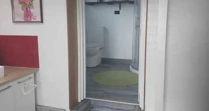 1 Bed 1 Bath Room w Parking | Wifi | Netflix