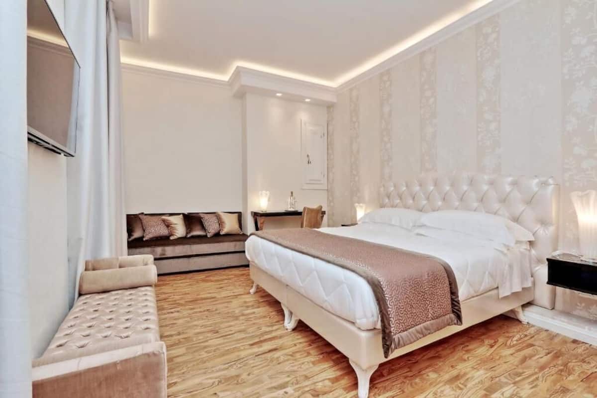 Deluxe Quadruple Room | 1 bedroom, in-room safe, desk, blackout curtains