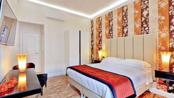 Deluxe-Vierbettzimmer | Zimmersafe, Schreibtisch, Verdunkelungsvorhänge, schallisolierte Zimmer