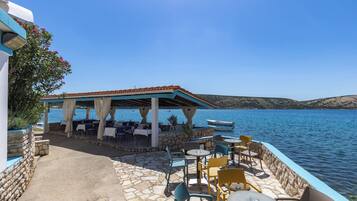 Khu ẩm thực ngoài trời