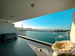 Balcony - SuperHost - Peaceful 1BR Apt With Balcony in Front of the Sea (Dubai)