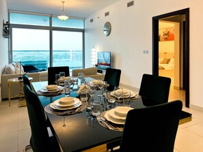 Deluxe Apartment | Dining room