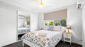 5 bedrooms, desk, iron/ironing board, free WiFi