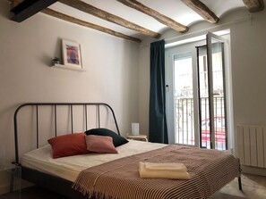 3 chambres, fer et planche à repasser, Wi-Fi, draps fournis