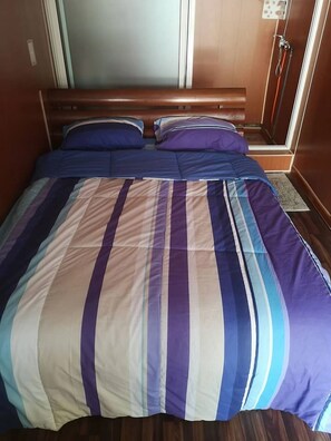 4 bedrooms, iron/ironing board, WiFi, bed sheets - Happy Vibes (Essankro)