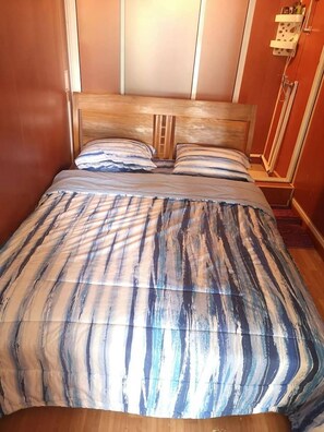 4 slaapkamers, een strijkplank/strijkijzer, wifi, beddengoed