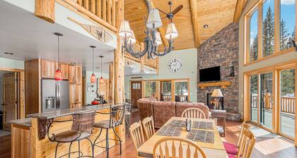 Secluded Log Cabin: 10 Acres, Soaker Tub