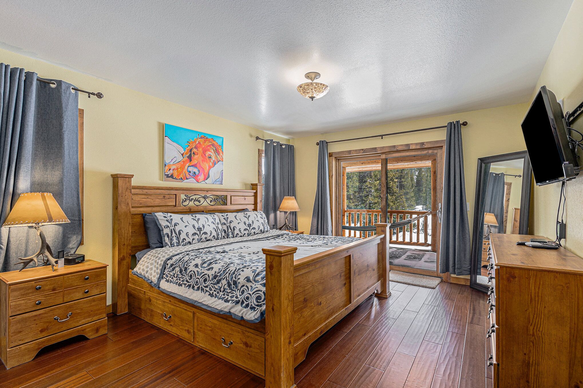 3 slaapkamers, een strijkplank/strijkijzer, reisbedje, gratis wifi