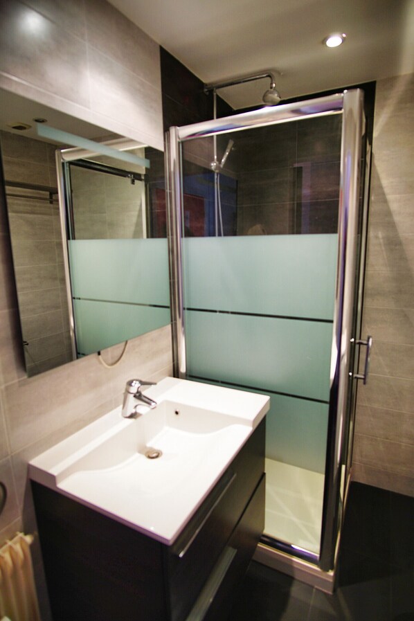 Shower - Palmes d'Or Properties - Ref NAR (Cannes)