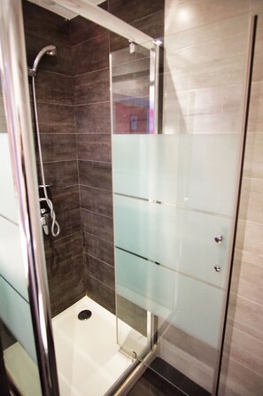 Shower - Palmes d'Or Properties - Ref NAR (Cannes)