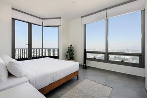 4 habitaciones, tabla de planchar con plancha, wifi y ropa de cama