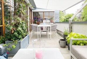 屋外ダイニングエリア