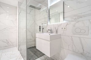 Shower, hair dryer, towels - Relaxing Escape with Pool, Gym, and Views (Luxembourg)