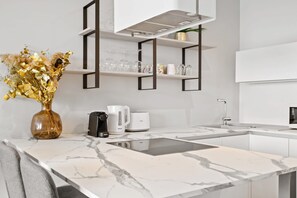 Fridge, microwave, oven, stovetop - Relaxing Escape with Pool, Gym, and Views (Luxembourg)