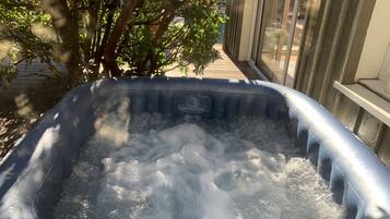 Bañera de hidromasaje exterior