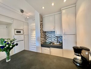 Fridge, microwave, dishwasher, coffee/tea maker