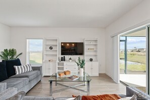 Smart TV - Disney Dreams and December offers: Book your magical stay! and get your free Christmas night! (Davenport)