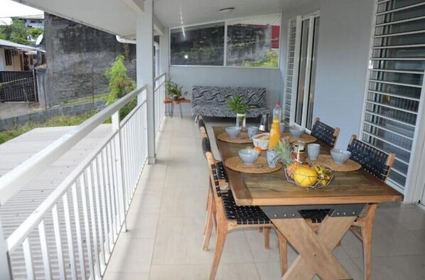 Outdoor dining