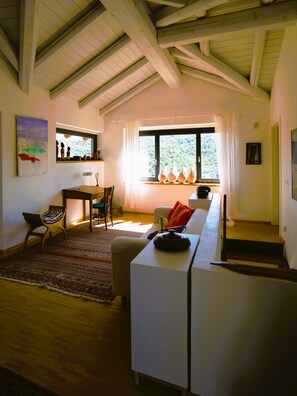 Smart TV, fireplace - Welcome to Case Marchini - Living in the tradition of the Langhe / Piedmont (Piemonte)