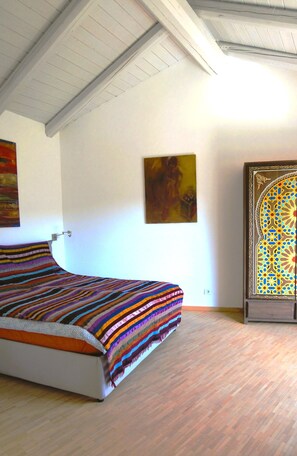 Unclassified image, 5 of 8, button