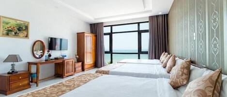 Kamar Keluarga, pemandangan laut | Dilengkapi dengan perabotan berbeda-beda dan meja kerja