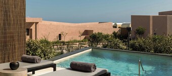 Domes Novos Santorini, Autograph Collection