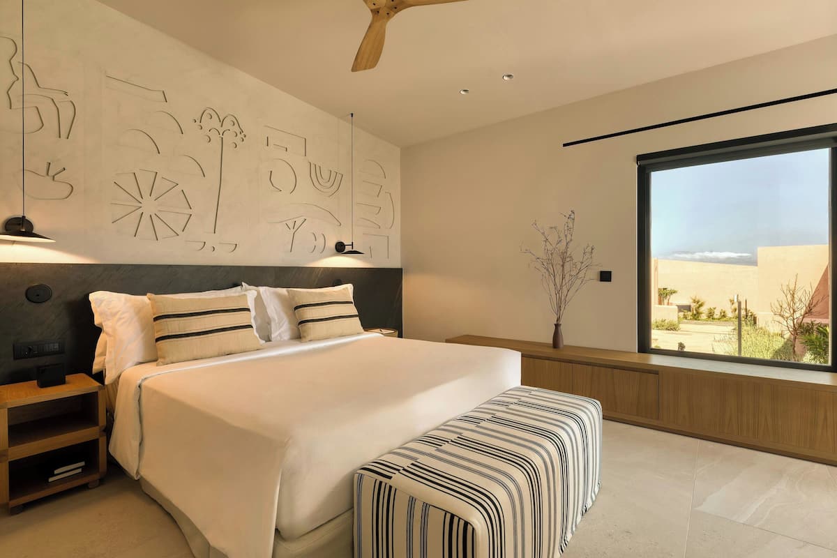 客房, 1 张特大床和 1 张沙发床 (Anesis Bungalow with Zen Pool) | 埃及棉床单、高档床上用品、羽绒被、迷你吧