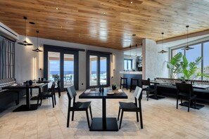 2 Bars/Lounges, Lobby-Lounge, Bar auf der Dachterrasse