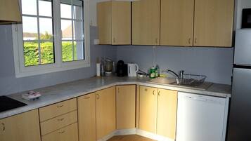 Réfrigérateur, micro-ondes, four, lave-vaisselle