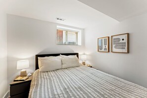 2 bedrooms, iron/ironing board, WiFi