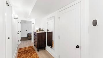 2 bedrooms, iron/ironing board, WiFi