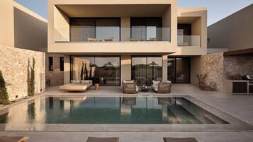 Kolam renang outdoor