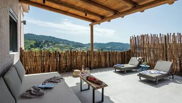 Suite Royale, 2 chambres, cheminée, vue mer | Terrasse/Patio