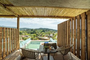 Dobbelt- eller tomannsrom – executive, 1 dobbeltseng eller 2 enkeltsenger, privat basseng | Terrasse/patio