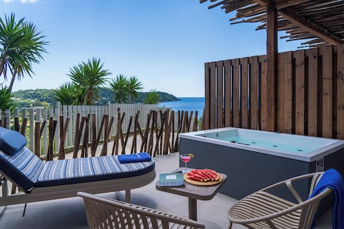 Petra Nera Skiathos