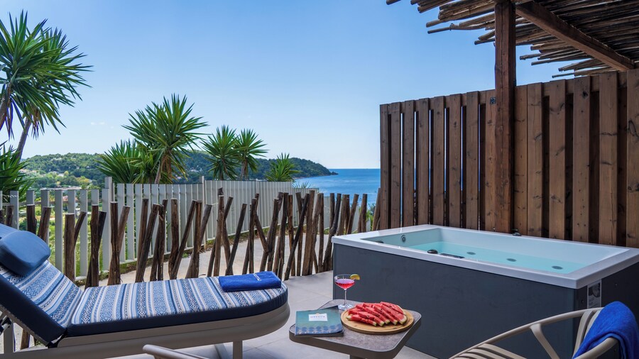 Petra Nera Skiathos