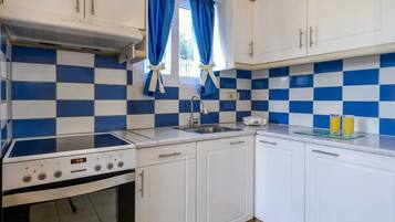 Fridge, oven, stovetop, toaster