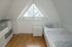 4 bedrooms, travel crib, free WiFi