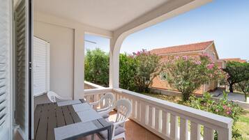 Lägenhet - 1 sovrum - balkong - utsikt mot trädgården | Boendeområde