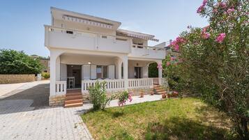 Apartment, 1 Bedroom, Balcony, Garden View | Exterior