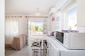 Apartment, 1 Bedroom, Balcony, Garden View | Private kitchen