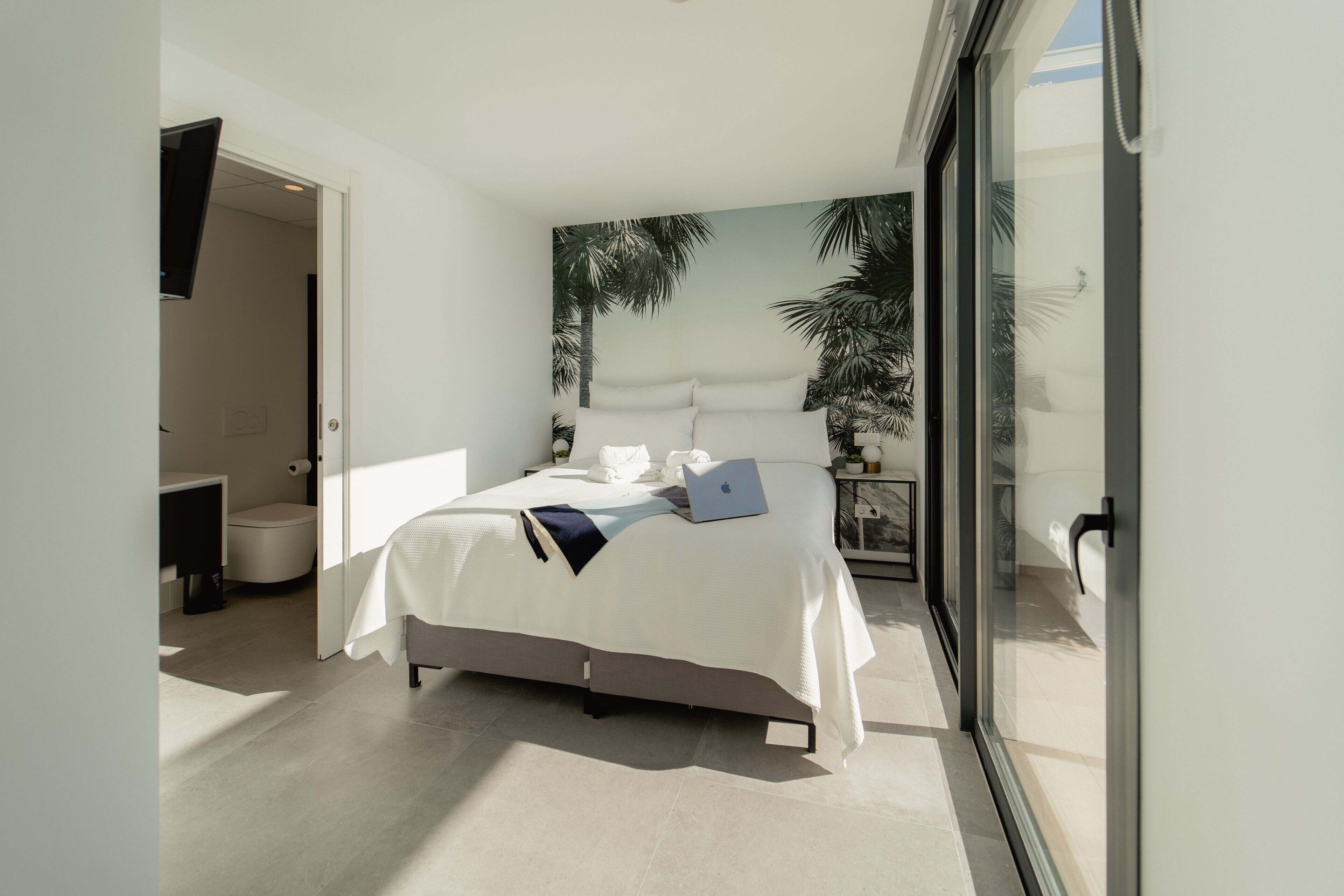 Ático, 2 habitaciones, vistas al mar | Sistema de insonorización, cunas gratuitas, wifi gratis y ropa de cama