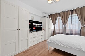 1 bedroom, desk, iron/ironing board, WiFi