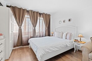 1 bedroom, desk, iron/ironing board, WiFi