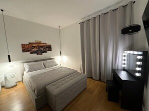 2 bedrooms, desk, travel crib, free WiFi